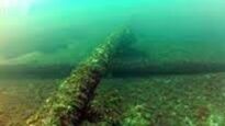 трубопровід на дні водойми
