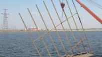 підняття з-під води уламку сміттєзатримуючої решітки